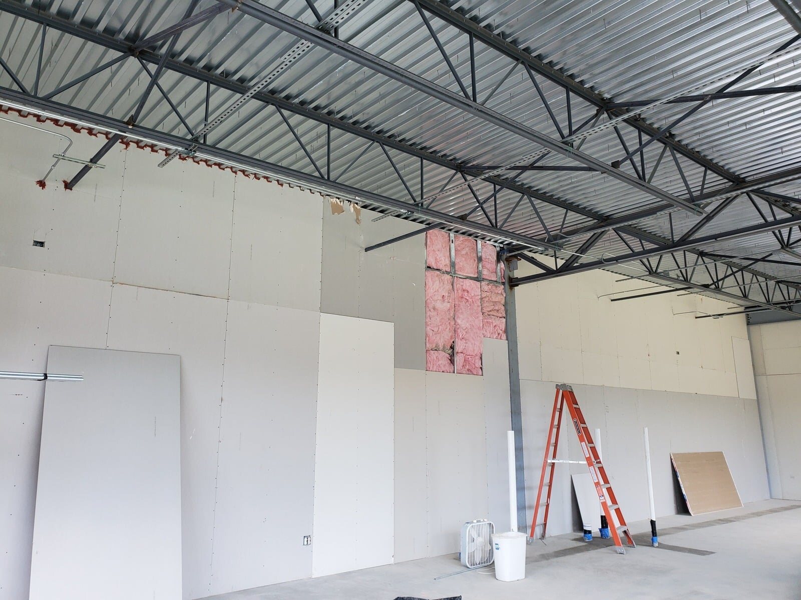 Sheetrock installation by Luna General Contractors