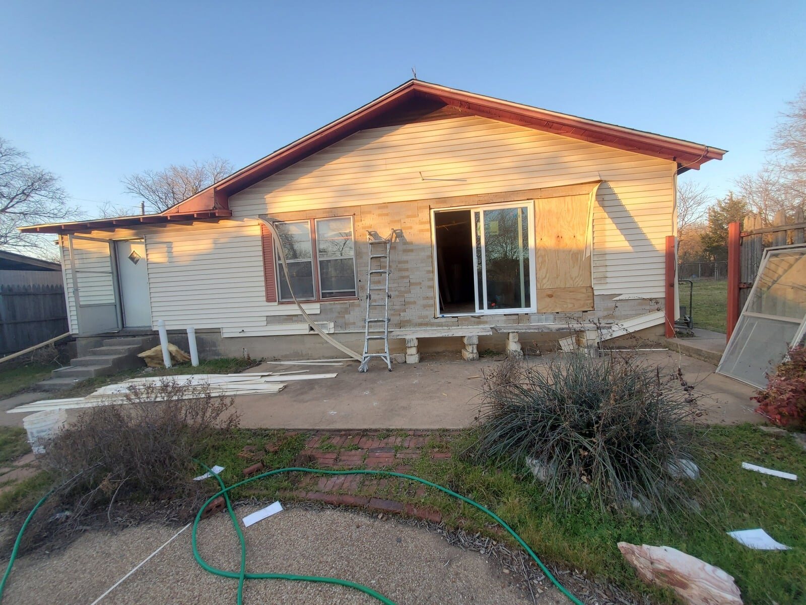 Completed residential siding project by Luna General Contractors